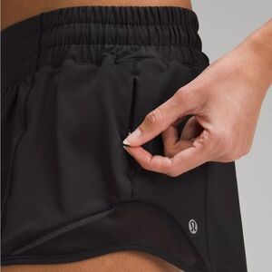 Lululemon Athletica Womens Hotty-Hot Shorts 2.5” black, size 0 Running EUC
